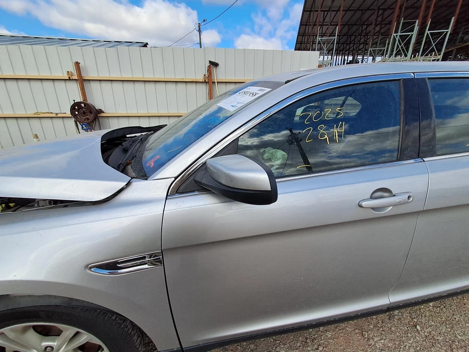 Used Front Left Door Assembly Front fits: 2019 Ford Taurus electric L. Limited F Foto 1 de 4