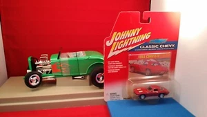 JOHNNY LIGHTNING~CLASSIC CHEVY~1963 CORVETTE~THE HOTTEST CORVETTE MODELS GET 1!~ - Picture 1 of 4