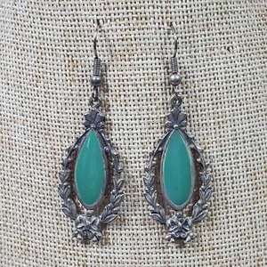 Vintage Tribal Southwestern Ohrringe grün mit silberfarbenem 2,25 Zoll Hänger Tropfen - Bild 1 von 4