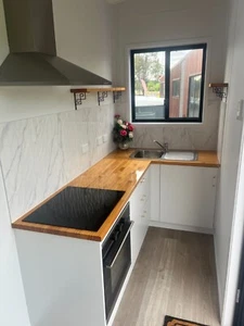 8 x 3 TINY HOME - Picture 1 of 4