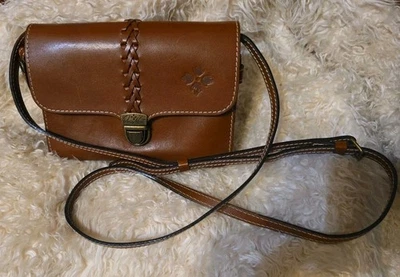 Bandolera organizadora de muñecas de cuero Patricia Nash  Foto 1 de 4