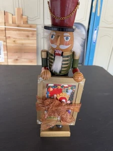 Vintage 14" WEIHNACHTEN NUSSKNACKER SPIELZEUGSOLDAT mit Fotorahmen sehr guter Zustand. - Bild 1 von 7