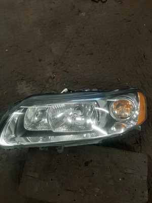 2006 Volvo XC70 left hand headlight. - Image 1 of 3