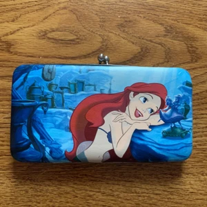 Loungefly Disney The Little Mermaid Ariel Grotto Kiss Lock Hinge Wallet - Picture 1 of 12
