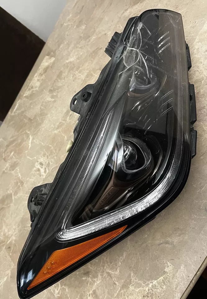 2018-2020 genesis g80 head light 3.3t fully functional - Image 1 of 4
