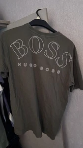 Hugo Boss T-Shirt Medium - Picture 1 of 4
