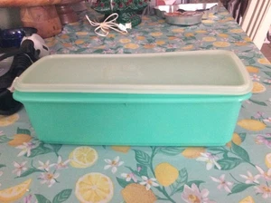 Vintage 1980's Tupperware celery keeper Jadeite green with lid and insert Store - Picture 1 of 7