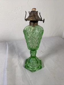 Vintage/Antique Kerosene/Oil Lamp Green Glass Pattern w/Wick - Picture 1 of 11