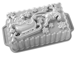 Nordic Ware Christmas Santa’s Sleigh Loaf Pan NEW - Picture 1 of 9