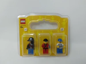 LEGO Build a Minifigure Pack with 3 Minifigures Pirate - Picture 1 of 6