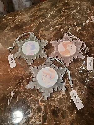 De colección Nuevo con etiquetas 2000 Disney Store Vidrio Princesa Adornos Cenicienta Blancanieves Bella  Foto 1 de 4