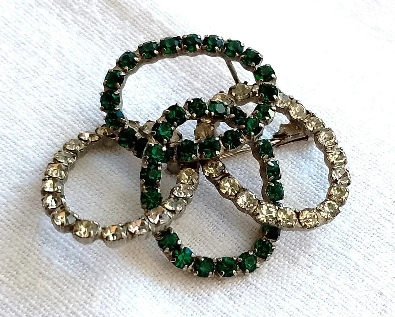 Broche ancienne pierre  vert émeraude et strass. - Photo 1/3