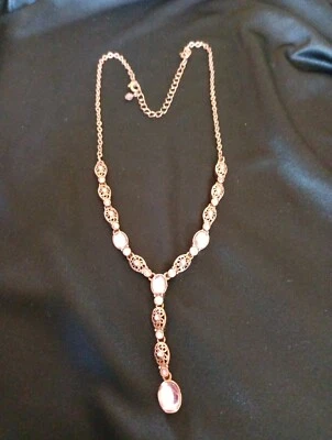 Collar Vintage AVON Rosa Tono Cobre Metal Cadena Piedras Vidrio Gota en Y 22 pulgadas Foto 1 de 4