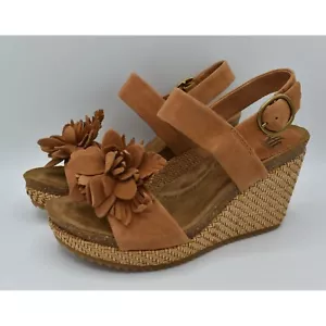 Sofft Womens Size 7.5 Cali Ginger Tan Suede Wedge Sandals Shoes - Picture 1 of 13