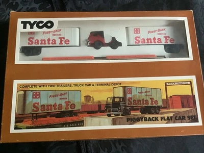 TYCO HO Piggyback Flat Car w/ Two Trailers, Truck Cab & Depot SANTA FE Open Box - Image 1 of 4