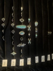 30 silberfarbene Modeschmuck Ringe Größen 5 - 9 und Einheitsgröße 11 Set #2 - Bild 1 von 12