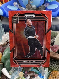 2023 Panini Prizm WWE - Akira Tozawa #129 Red Wave SP - Foto 1 di 2