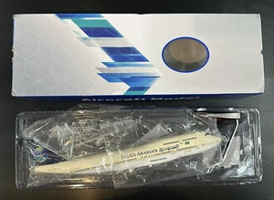 1:150 Saudi Arabian Airlines Boeing B747 Resin Aircraft Model with Base *Read - Picture 1 of 20