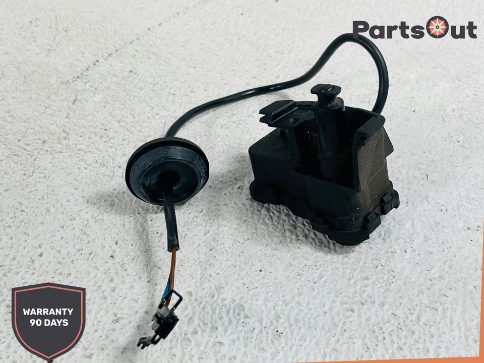 Actuador de bloqueo de puerta de llenado de combustible VW Volkswagen 2012-2016 Passat Jetta Golf GTI OEM Foto 1 de 4