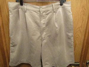 MENS CROFT & BARROW PLEATED 100% POLYESTER LIGHT OLIVE GREEN SHORTS SIZE 36 - Picture 1 of 3