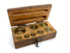 kompletter Gewichtssatz Holzschatulle 8 Messing Gewichte Apotheke f. Balkenwaage