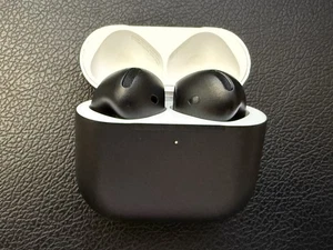 APPLE AIRPODS 4 COLORWARE NOIR MAT AVEC ANN ACTIVE ANTIBRUIT - Photo 1 sur 8