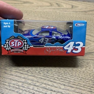 Richard Petty #43 STP 50th Anniversary 2004 Dodge 1:64 Diecast NASCAR Racing - Bild 1 von 8