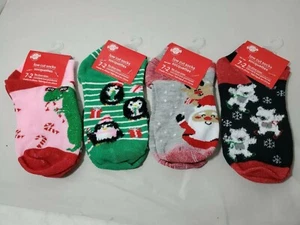 4 Pairs Christmas House Childrens Low Cut Socks Fits Shoe 7-2 Holiday - Picture 1 of 7