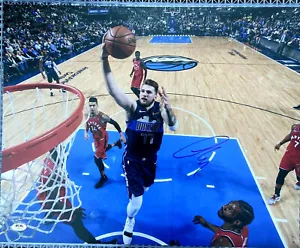 Foto autografiada Luka Doncic 16x20 Dallas Mavericks NBA superestrella PSA/ADN auténtica - Imagen 1 de 2