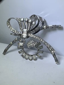 Vintage White GoldFilled Ribbony Tied Bow Brooch Rhinestones Baguettes Signed WL - Picture 1 of 3