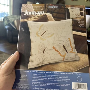 JANLYNN  Butterflies 021-1329 Candlewicking Embroidery Kit 14"x14" New 2009 - Picture 1 of 8