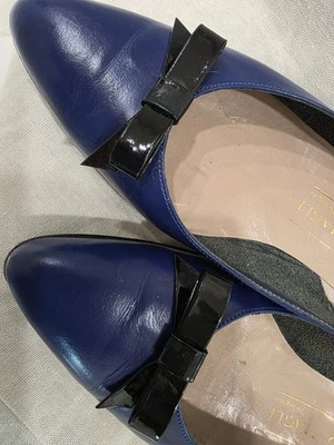 Salto gatinho Bruno Magli – Tamanho 8 1/2 AA couro azul marinho feito na Itália. - Imagem 1 de 4