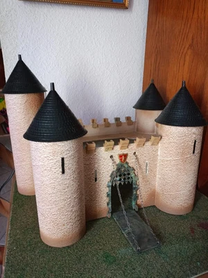 château fort starlux + figurines - Photo 1/3