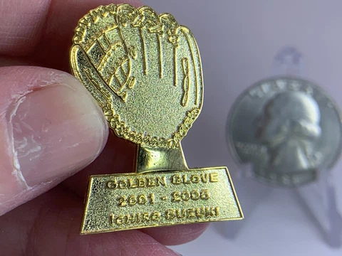 MLB Seattle Mariners Ichiro 2001-2005 Golden Glove Vintage Tack Pin T-4116 Cover