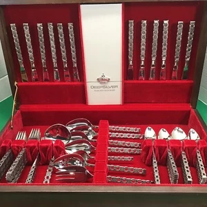 ONEIDA APLIQUE NUEVO De colección 105 piezas JUEGO COMPLETO DE 12 LUGARES + Azafata que sirve - Imagen 1 de 12