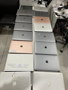 9 SCHERMI MACBOOK PRO DIFETTOSI PER RICAMBI + 6 LAPTOP MAC AIR, modelli sottili, solo 3 vecchi - Foto 1 di 6