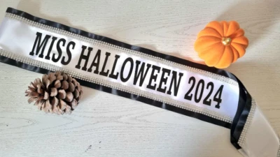 SUNSET OCEAN DESIGNS MISS HALLOWEEN SCHÄRPE | Personalisiertes Band | "Diamant" Molly Mae Kostüm