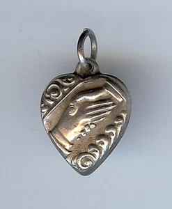 VINTAGE STERLING SILVER HOLDING HANDS PUFFY HEART CHARM - Picture 1 of 2