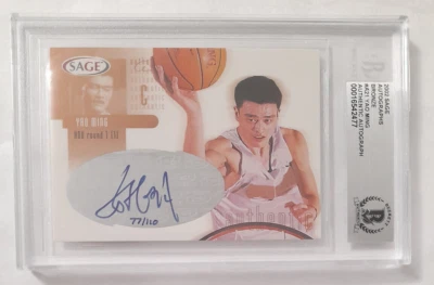 Yao Ming BAS/BGS 2002 SAGE Autographs Bronze A21 #'d 77/110 RC Auto Card HOF Foto 1 de 3