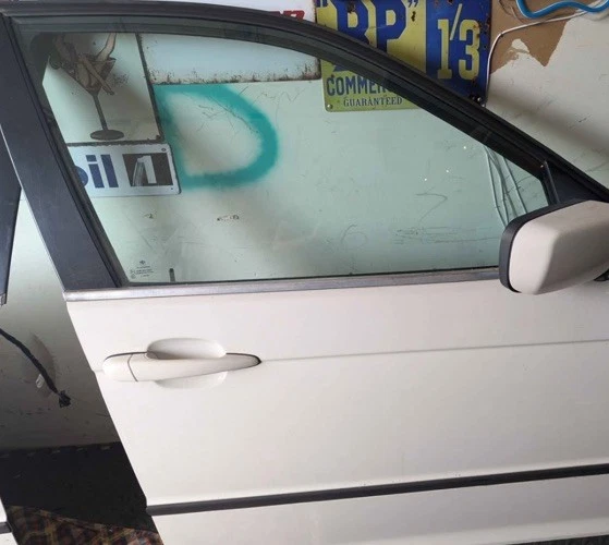 BMW 330xi 325i 330i 325i E46 2001 sedán manija de puerta exterior delantera derecha blanca Foto 1 de 1