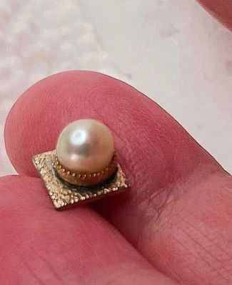 Pin de solapa Tie Tack American Vintage texturizado tono dorado diseño perla calidad Foto 1 de 4