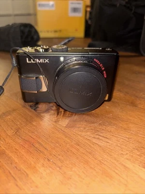 Macchina fotografica digitale Panasonic Lumix DMC-LX2 Leica 10.2 MP 4X CCD - Immagine 1 di 2