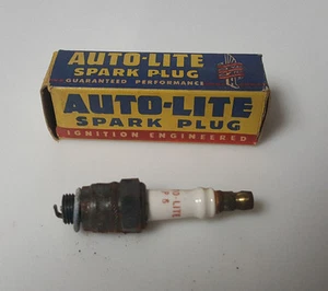 Vintage Auto Lite Sparkplug spark plug P6 Rat Rod Man Cave Gas Oil car accessory - Picture 1 of 3