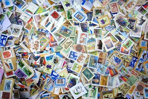 FINLAND COMMEMORATIVE II Stamps on single paper mixture/kiloware 3 oz.(84 grams) - Picture 1 of 1