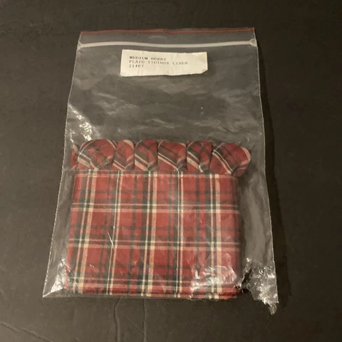 Longaberger PLAID TIDINGS Medium Berry  Basket Liner ~ New in Package #21407 Cover
