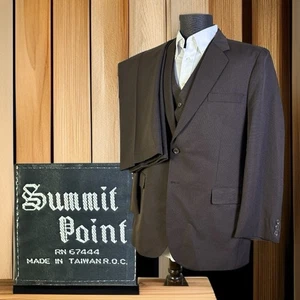 Traje De Colección Summit Point 3 Piezas Para Hombre 44R 36x31 Marrón Rayas Poliéster - Imagen 1 de 16