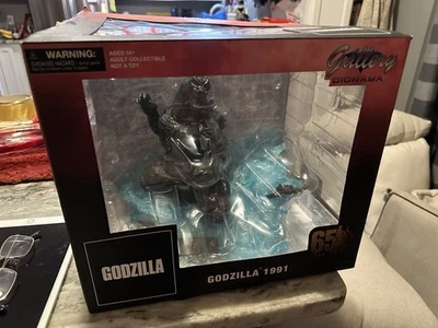 Godzilla 1991 En Caja Galería Diorama Diamond Select Toys PVC Estatua Figura NUEVO Foto 1 de 4
