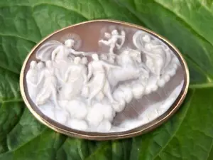 ANTIQUE VINTAGE 18k GOLD CARVED SHELL CAMEO APOLLO & AURORA PUTTO CAMEO BROOCH - Picture 1 of 12
