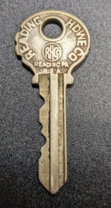 Vintage Key - Vassar - Reading HDWE Co RHCO - Pennsylvania PA - Picture 1 of 3