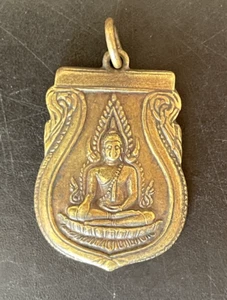 Thaï amulette sacrée Bouddha Mudra Temple amulette pendenti laiton Thaïlande b27 - Picture 1 of 4